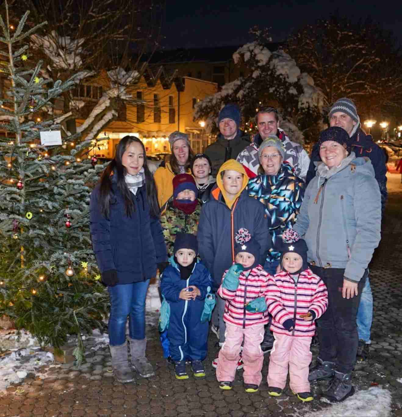 Es strahlt der TCN Weihnachtsbaum auf der Adventsmeile