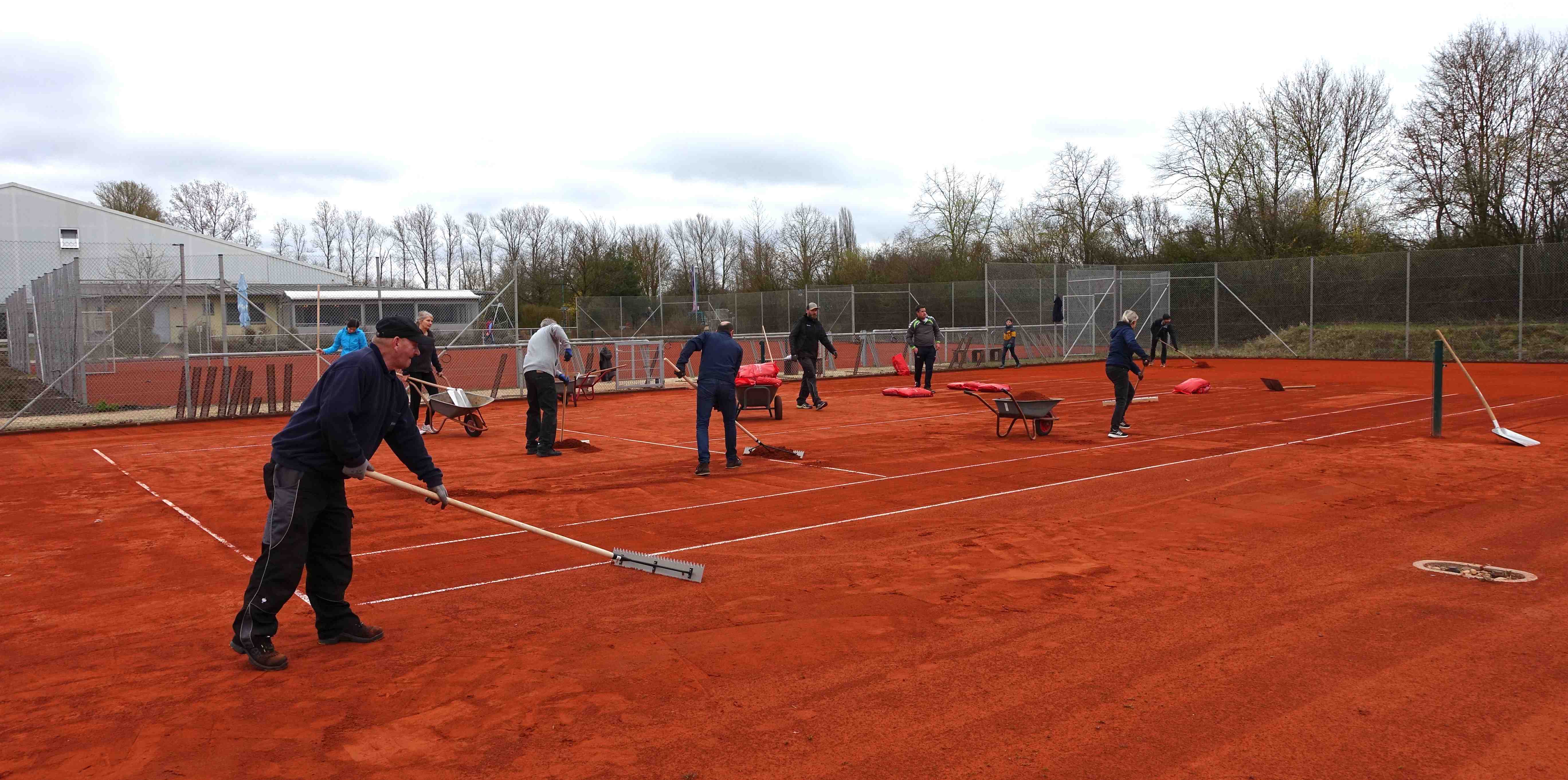 Mit frischem Sand in die Tennissaison