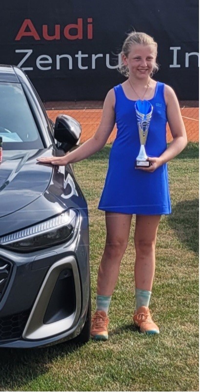 1. Platz für Lia Kimmerling beim Altdorfer  Tennis-Cup